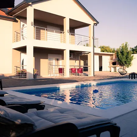 Villa Laguna *