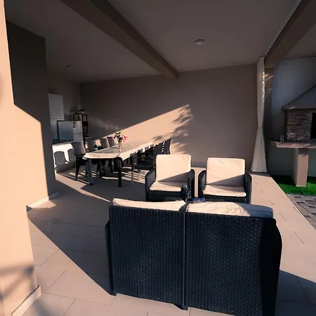 Laguna Villa *